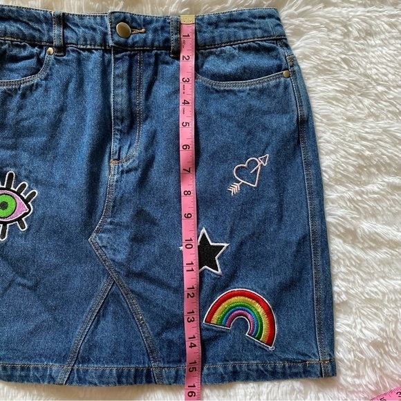 Embroidered patch denim mini skirt - Picture 6 of 12
